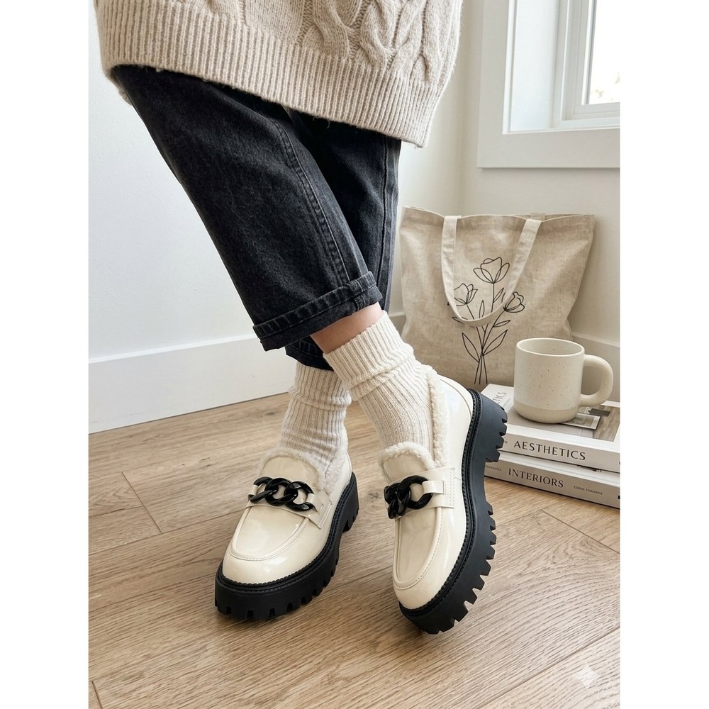 DV Dolce Vita Loafers Womens 8.5 Cream Patent Lug Sole Chain Faux Fur Chunky